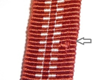 ※真田紐は織りの工程上、糸の繋ぎ部分が(右画像参照)あるのが特徴です。